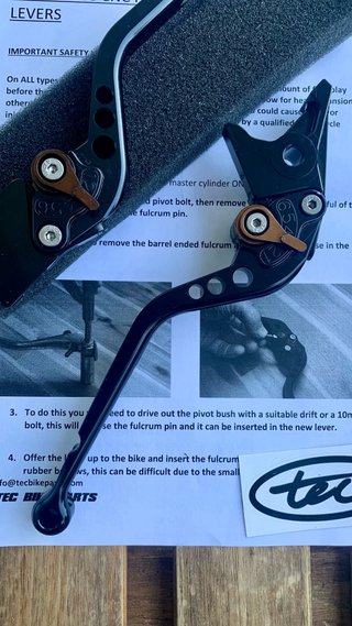 Palancas TEC CNC Triumph Negro