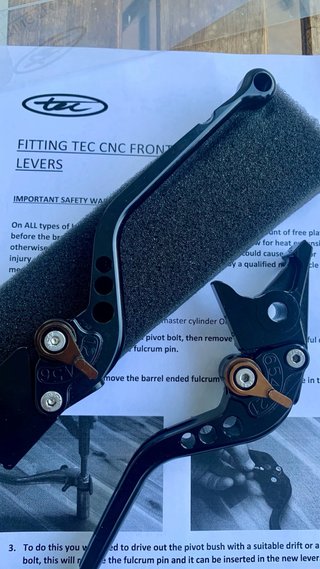 Palancas TEC CNC Triumph Negro