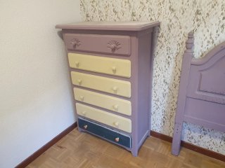 Cómoda y cabecero de madera maciza