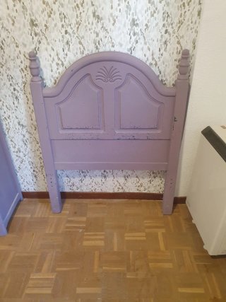 Cómoda y cabecero de madera maciza
