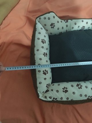 Cama para perro con etiqueta