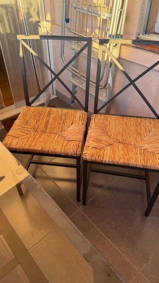 Mesa y 4 sillas de jardín