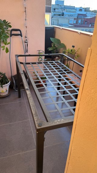 Mesa y 4 sillas de jardín