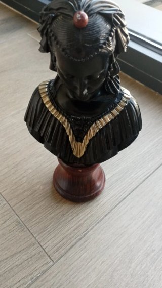 Busto figura decorativa negra