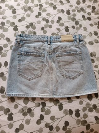 Minifalda vaquera desgastada