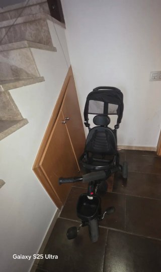 Triciclo infantil negro y Patinete (Pack)