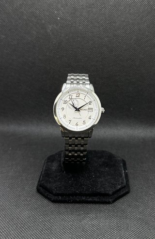 Reloj Seiko Automático Plata y Blanco