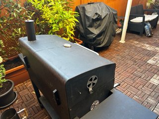 Barbacoa de carbón negra