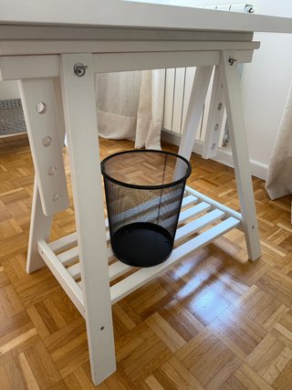Mesa escritorio blanca con silla