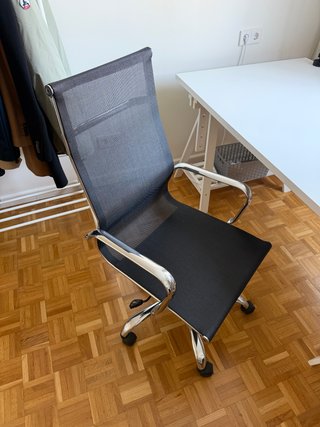 Mesa escritorio blanca con silla
