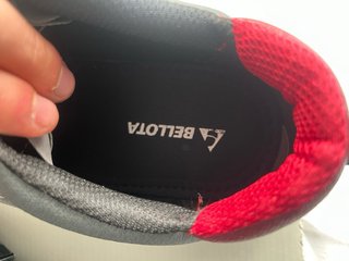 Zapatos de trabajo Bellota grises y rojos