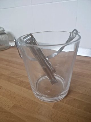 Cubitera de cristal con pinzas