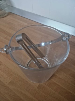 Cubitera de cristal con pinzas