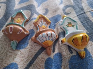 Acquasantiere in ceramica decorate
