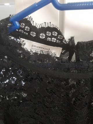 Blusa de encaje Promod negra