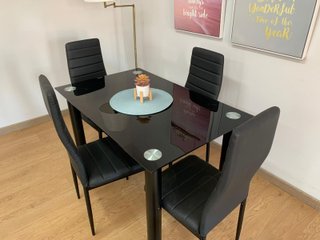 Mesa de Comedor de Cristal + 4 Sillas de Piel Sintética (110*70)