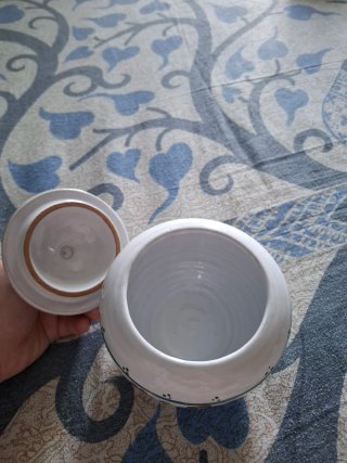 Zuccheriera in ceramica con coperchio