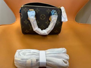 Louis Vuitton Nano Speedy Marrón