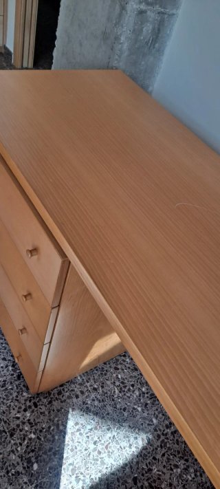 Escritorio de madera grande