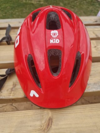 Casco infantil rojo para bici, patines