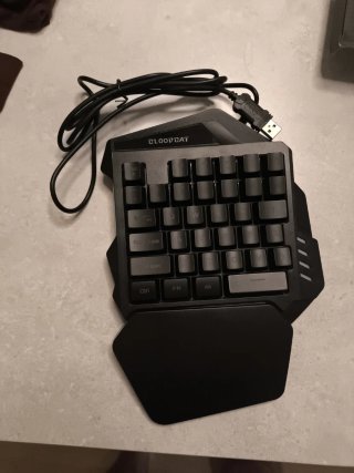 Teclado Gaming G94 de una Mano RGB