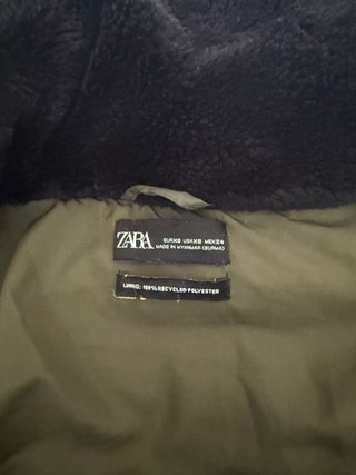 Chaqueta Zara verde con capucha