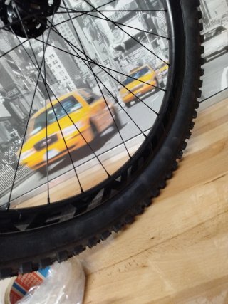 Rueda Delantera 27.5 Carbon