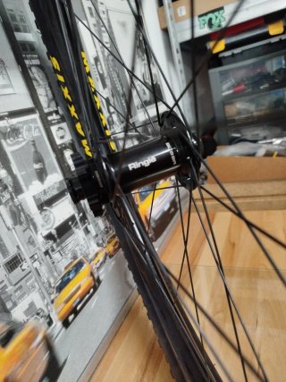 Rueda Delantera 27.5 Carbon