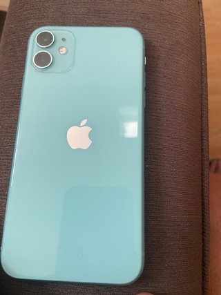 iPhone 11 con caja y cargador