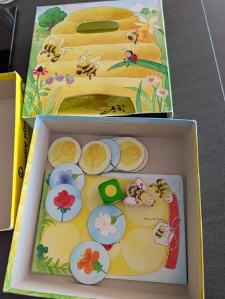 HABA: Mis primeros juegos de mesa - La Abeja Adela
