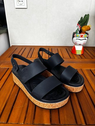 Sandalias plataforma Crocs negras