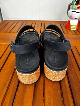 Sandalias plataforma Crocs negras