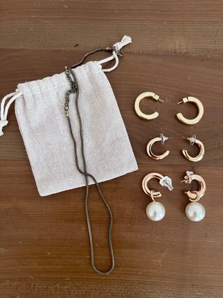 Set de pendientes y collar