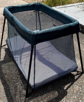 Cuna de viaje BabyBjorn casi nueva