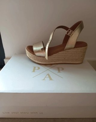Sandalias doradas POPA talla 38