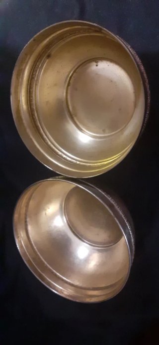 2 Cuencos antiguos de bronce chapado en plata.