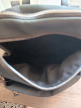 Mochila azul con cremalleras