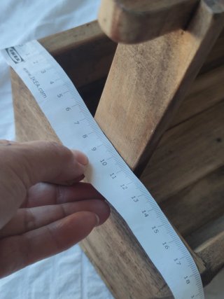 Caja de madera artesanal con asa