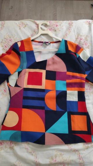 Blusa Minueto Estampada Geometría Manga Larga