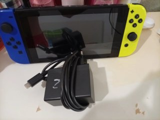 Nintendo Switch Azul y Amarillo
