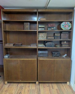 Estanterías de madera (hasta el 19)