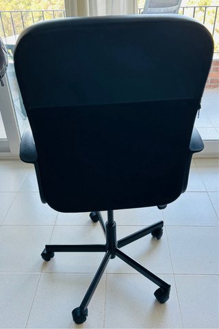 Silla de oficina negra