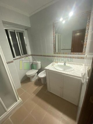 Piso en alquiler en El Juncal - Av. de la Paz en Sevilla