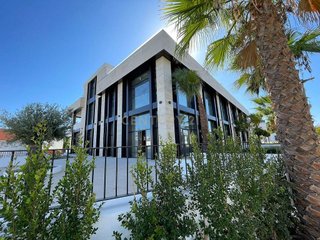Local comercial en alquiler en Nueva Andalucía centro en Marbella