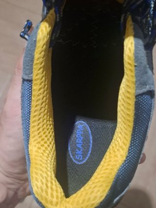 Zapatillas de seguridad negras, azules y grises