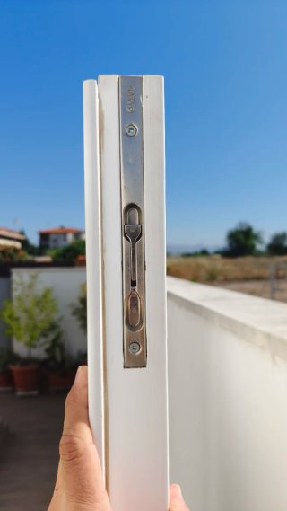 Puerta doble de madera moderna