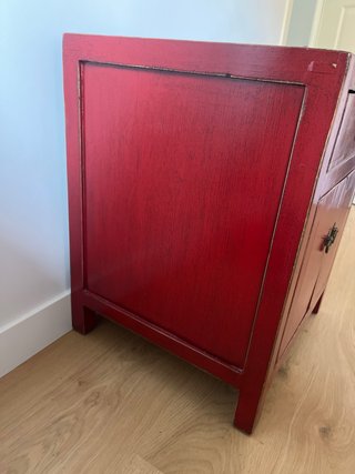 Mesita pequeño roja con cajón