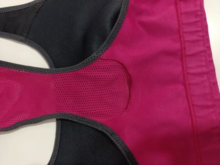 Top deportivo Nike rosa