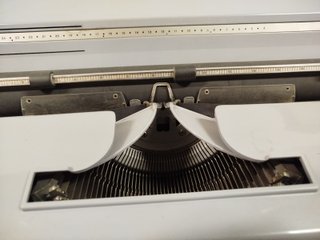 Máquina de escribir Olivetti Línea 88