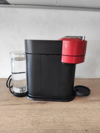 Cafetera Nespresso Vertuo Plus Roja